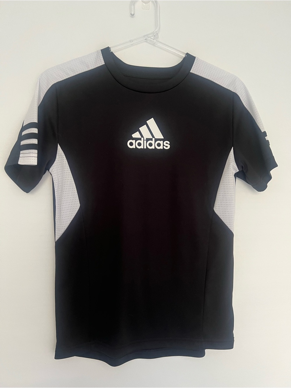 Adidas short sleeve athletic boys T-shirt size small NWOT